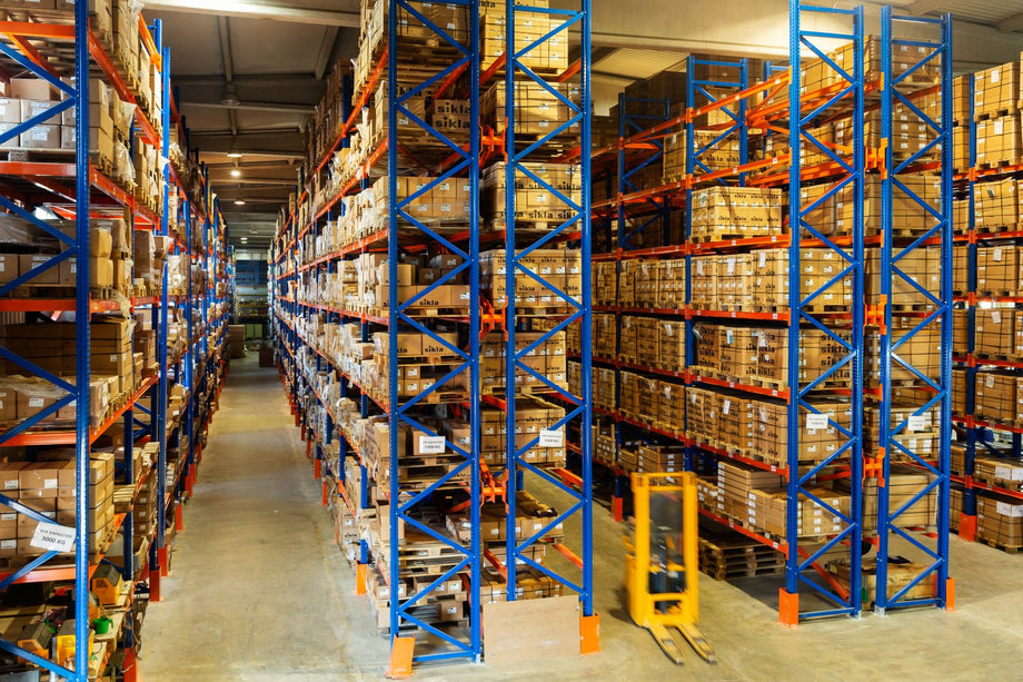 Bodega industrial con soluciones de almacenamiento a medida